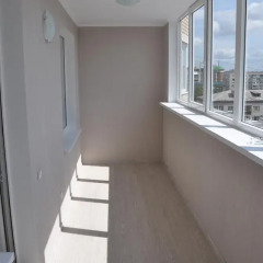Гостиница Avangard Apartments on Fabrichnaya в Тюмени отзывы, цены и фото номеров - забронировать гостиницу Avangard Apartments on Fabrichnaya онлайн Тюмень балкон