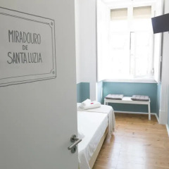 Отель Lisbon Check-In Guesthouse 3* Стандартный номер с различными типами кроватей (общая ванная комната)