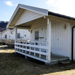 Отель Tjeldsundbrua Camping Коттедж с различными типами кроватей фото 12