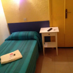 Отель Hostal Delfos удобства в номере