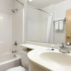 Отель Microtel Inn & Suites Modesto 2* Стандартный номер с различными типами кроватей фото 4