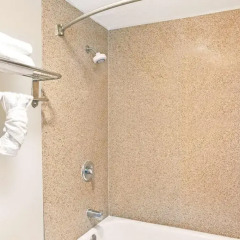 Отель Days Inn by Wyndham Long Beach City Center 2* Стандартный номер с различными типами кроватей фото 8