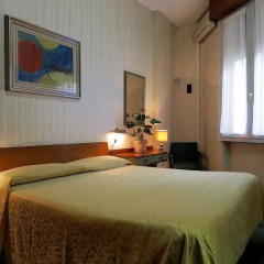 London Hotel 2* Стандартный номер с двуспальной кроватью (общая ванная комната) фото 4