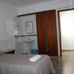 Отель Hostal Las Nieves Стандартный номер с различными типами кроватей (общая ванная комната) фото 28