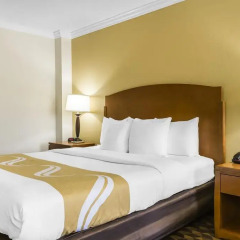 Отель Quality Inn & Suites Los Angeles Airport - LAX 2* Номер Делюкс с различными типами кроватей фото 4