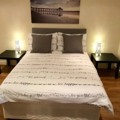 Отель River Heights сейф в номере