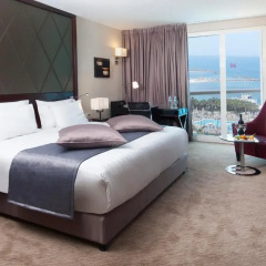 Отель Crowne Plaza Tel Aviv Beach комната для гостей фото 5