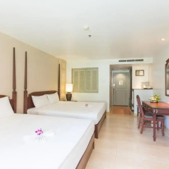 Отель Phuket Orchid Resort and Spa 4* Стандартный семейный номер с разными типами кроватей фото 8