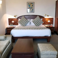 Отель The Suryaa New Delhi 5* Люкс повышенной комфортности с различными типами кроватей фото 13