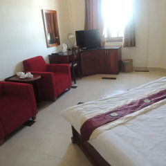 Hung Phong Hotel 2* Улучшенный номер фото 5