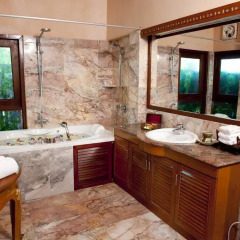 Отель Sandalwood Luxury Villas 5* Вилла с различными типами кроватей фото 5