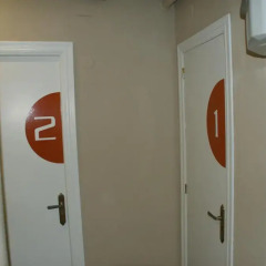 Отель Jqc Rooms Мадрид сейф в номере