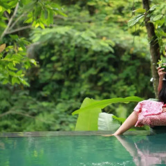 Отель Svarga Loka Resort бассейн