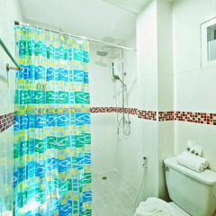 Отель At Phuket Guest House 2* Улучшенный номер с различными типами кроватей фото 6