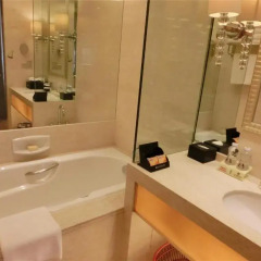 Baolilai International Hotel 5* Улучшенный номер с различными типами кроватей фото 5