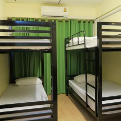 Red Lips Hostel Кровать в женском общем номере