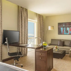 Millennium Plaza Hotel 5* Люкс повышенной комфортности с различными типами кроватей фото 4