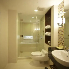 Legacy Suites Hotel Sukhumvit by Compass Hospitality 4* Улучшенный люкс с разными типами кроватей фото 8