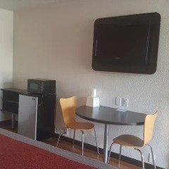 Отель Motel 6 Columbus OSU 2* Стандартный номер с различными типами кроватей фото 9
