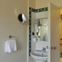Отель Berk Guesthouse - 'Grandma's House' 3* Стандартный семейный номер с двуспальной кроватью фото 30