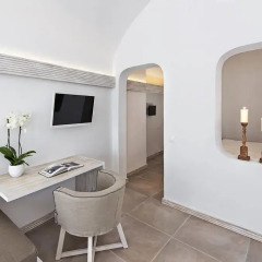 Отель Athina Luxury Suites 4* Люкс повышенной комфортности с различными типами кроватей фото 26