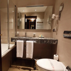 Tirana International Hotel & Conference Centre 4* Номер Делюкс с двуспальной кроватью фото 26