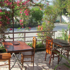Отель Dolar Lodges & Tours балкон