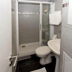 Отель Hipotel Paris Pere-Lachaise Republique 3* Стандартный номер с двуспальной кроватью фото 6