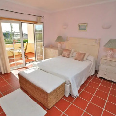 Отель Afonso IV Townhouse Praia del Rey комната для гостей