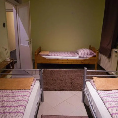 Отель DeeP Guest House сейф в номере