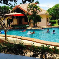 Отель Thai Crystal Resident бассейн