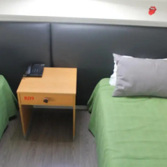 Отель Guest House Porto Clerigus 3* Стандартный номер 2 отдельные кровати (общая ванная комната)