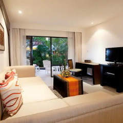 Отель Woraburi Phuket Resort & Spa 4* Улучшенный номер двуспальная кровать фото 2