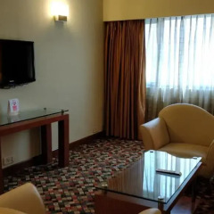 Отель The Suryaa New Delhi 5* Люкс повышенной комфортности с различными типами кроватей фото 10