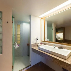 Отель Katathani Phuket Beach Resort 5* Номер Делюкс с двуспальной кроватью фото 5