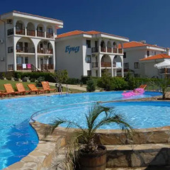 Отель Breeze Hotelcomplex бассейн