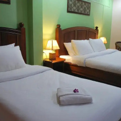 Отель Baan Sutra Guesthouse 3* Стандартный номер с 2 отдельными кроватями