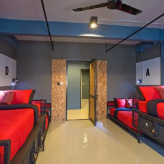 Отель Amity Poshtel Кровать в женском общем номере с двухъярусной кроватью