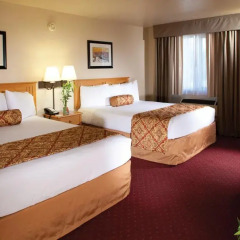 Отель Red Feather Lodge комната для гостей фото 3