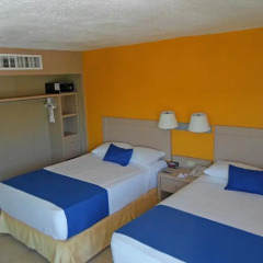 Отель Calinda Beach Acapulco 3* Стандартный семейный номер с разными типами кроватей фото 10
