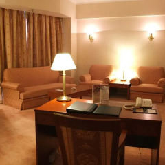 Rosedale Hotel and Suites Guangzhou 3* Люкс повышенной комфортности с разными типами кроватей фото 2