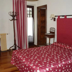 Отель Hostal Ayestaran II
