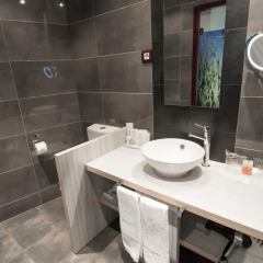 Отель Petit Palace Santa Bárbara 4* Улучшенный номер с различными типами кроватей фото 5