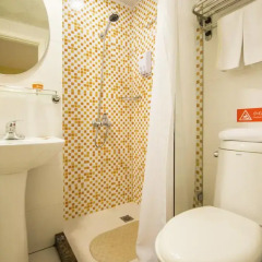 Отель Home Inn Beijing Drum Tower Jiaodaokou Китай, Пекин - отзывы, цены и фото номеров - забронировать отель Home Inn Beijing Drum Tower Jiaodaokou онлайн ванная