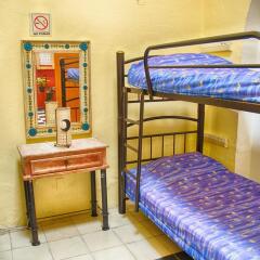 Отель Hostal de Maria Кровать в женском общем номере с двухъярусной кроватью фото 6
