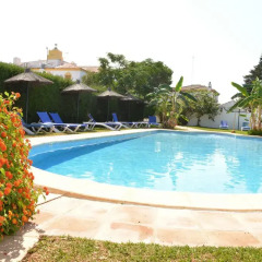 Отель Apartamentos Turísticos Cabo Roche бассейн