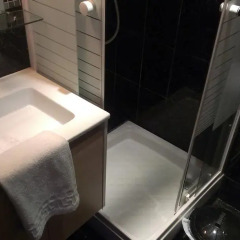 Отель Hipotel Paris Gambetta République ванная фото 8