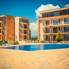 Holiday Garden Hotel бассейн