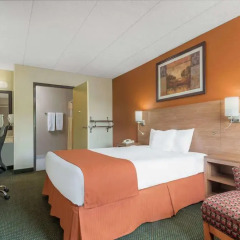 Отель Days Inn by Wyndham Columbus Fairgrounds 2* Стандартный номер с различными типами кроватей фото 3