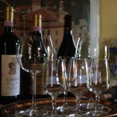 Отель Agriturismo La Terrazza sul Bosco Здание Barolo гостиничный бар